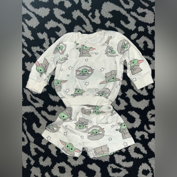 Baby Yoda Outfit - Picture 3 of 4